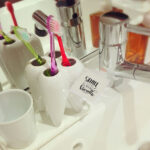 Ceramic Tooth Shape Brush Holder - Image 2