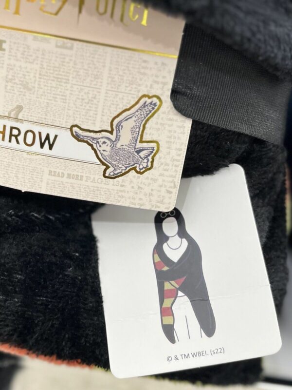 HP Hooded Throw - Image 2