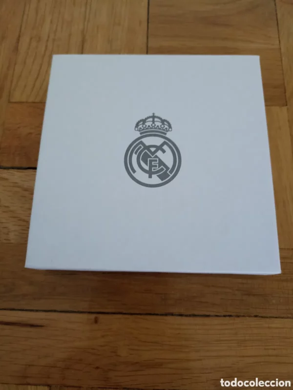 REAL MADRID HISTORY Pins Box - Image 2