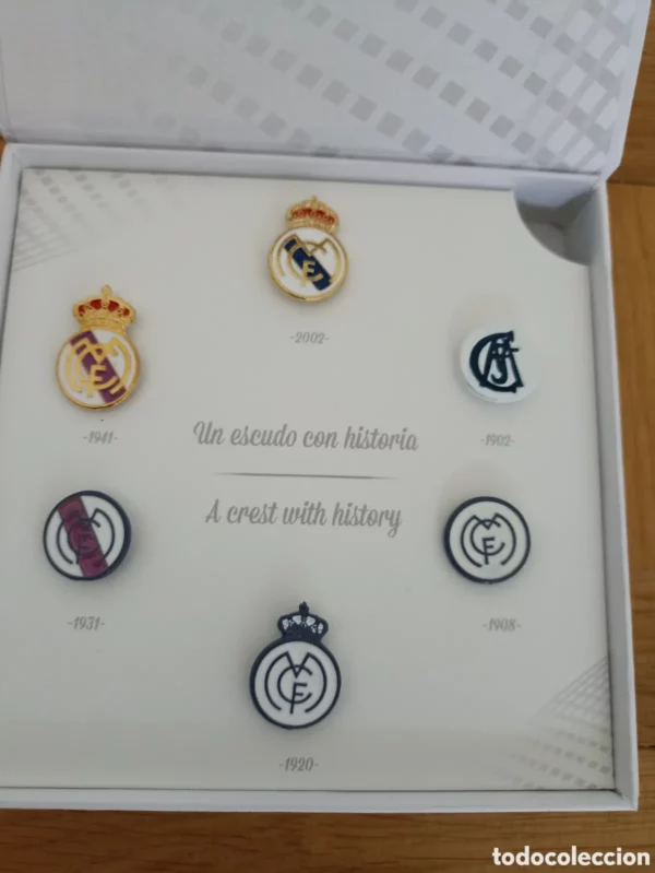 REAL MADRID HISTORY Pins Box - Image 3